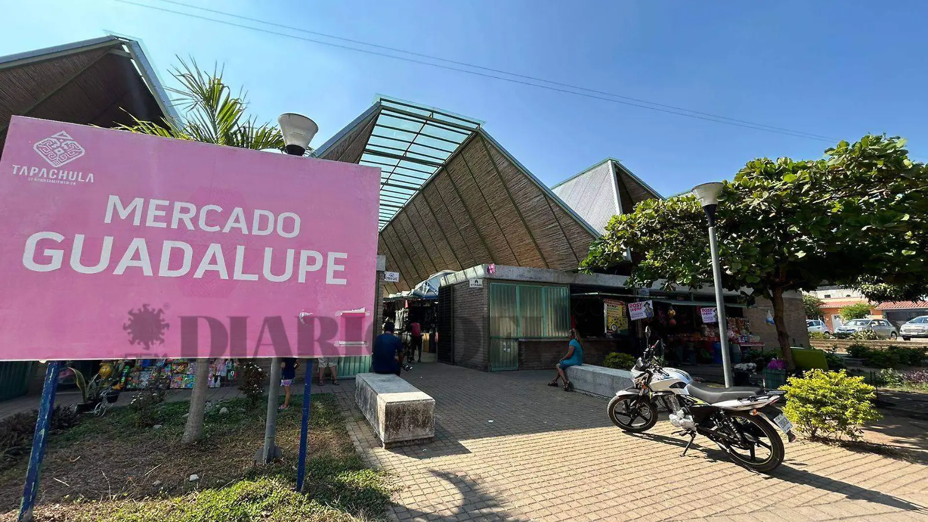 Entrada al mercado Guadalupe